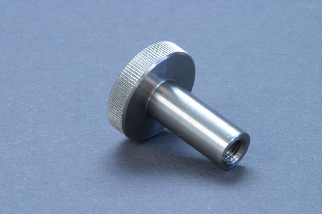 Rändelmutter mit Sackloch M6